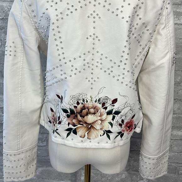 Blank NYC White Faux Leather Motorcycle Jacket with Floral Print - Picture 8 of 12